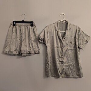 Green Pajama set, size large